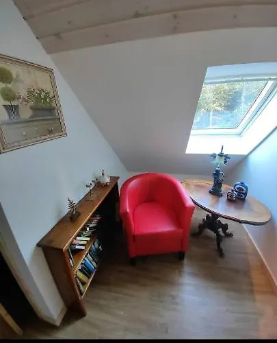 The Parrot Hotel, Live In A Rescue Animal Park *
