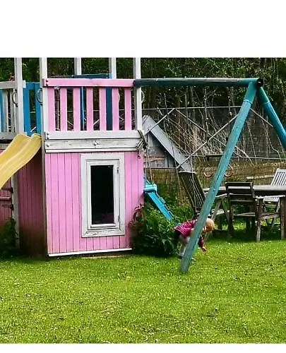 The Parrot Hotel, Live In A Rescue Animal Park شقة